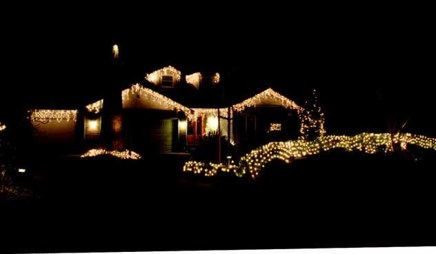 6 Safety Tips for Installing Christmas Lights